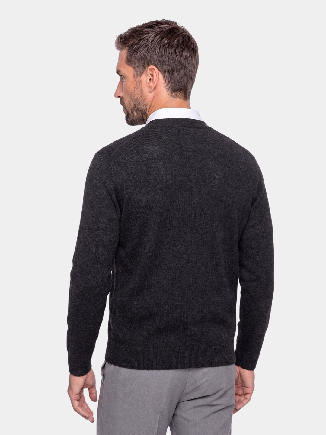 Suéter de punto con cuello en V de 100% lana merino - Cross & Crown