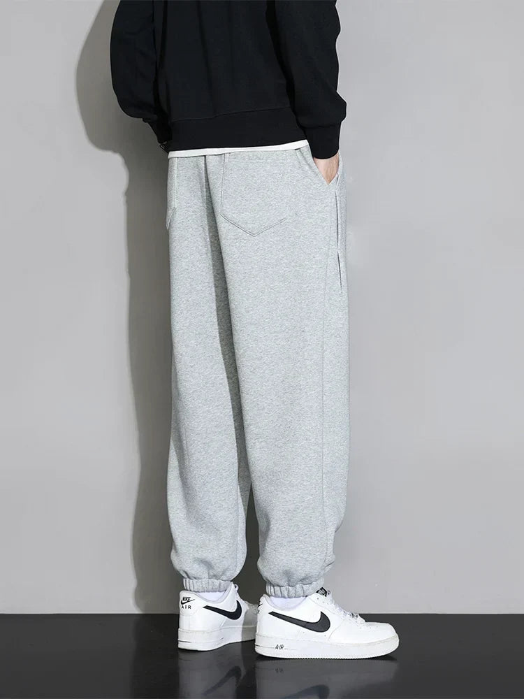 Pantalón jogger hombre con puños elásticos y cordón ajustable