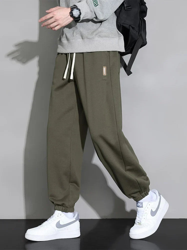Pantalón jogger hombre con puños elásticos y cordón ajustable