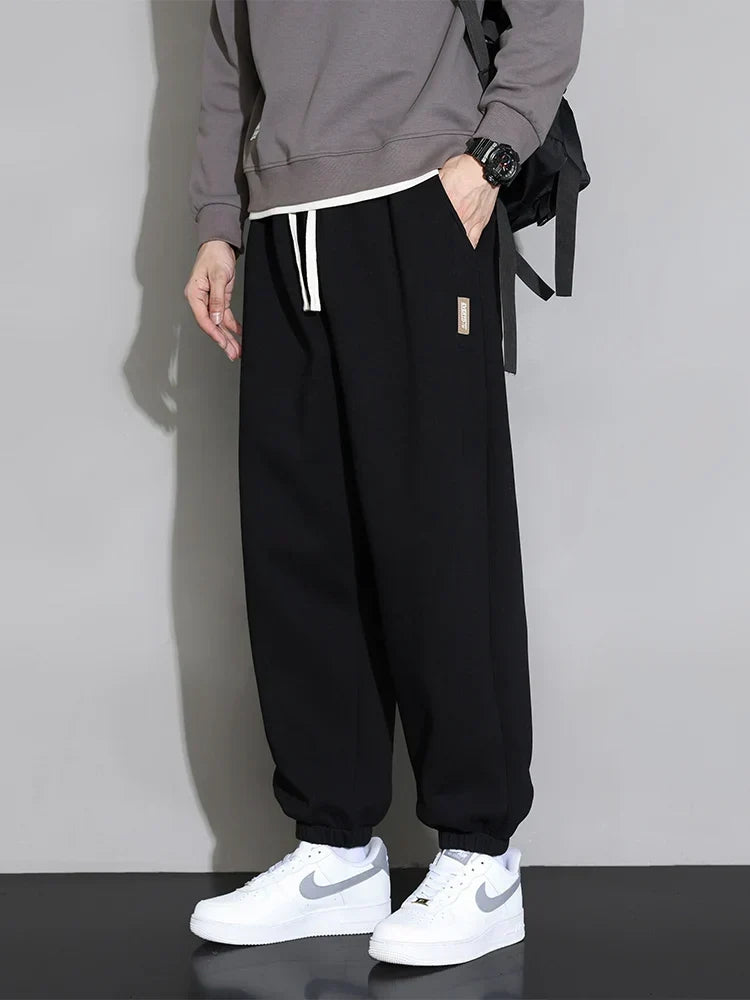 Pantalón jogger hombre con puños elásticos y cordón ajustable