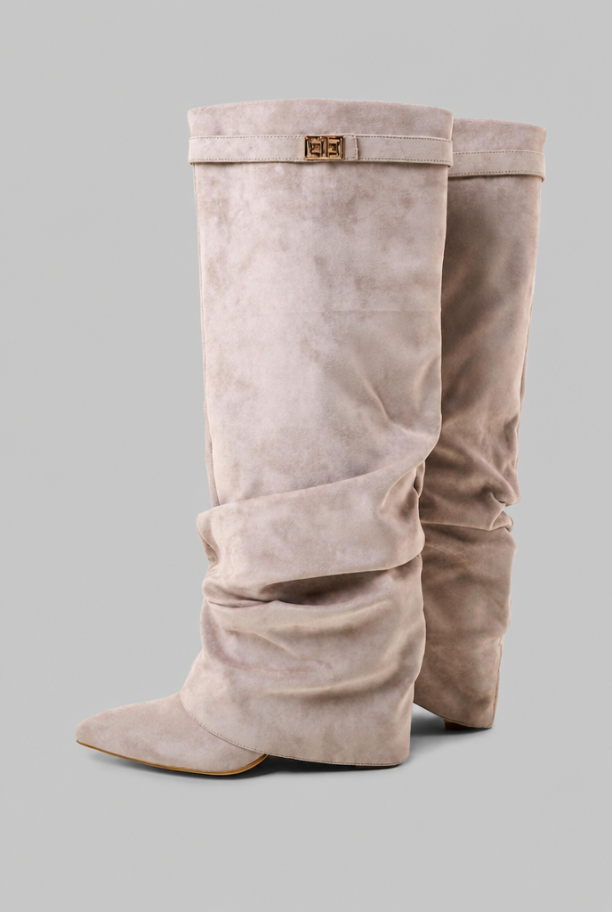 Botas Mujer Slouchy de Ante Punta Fina con Hebilla Dorada