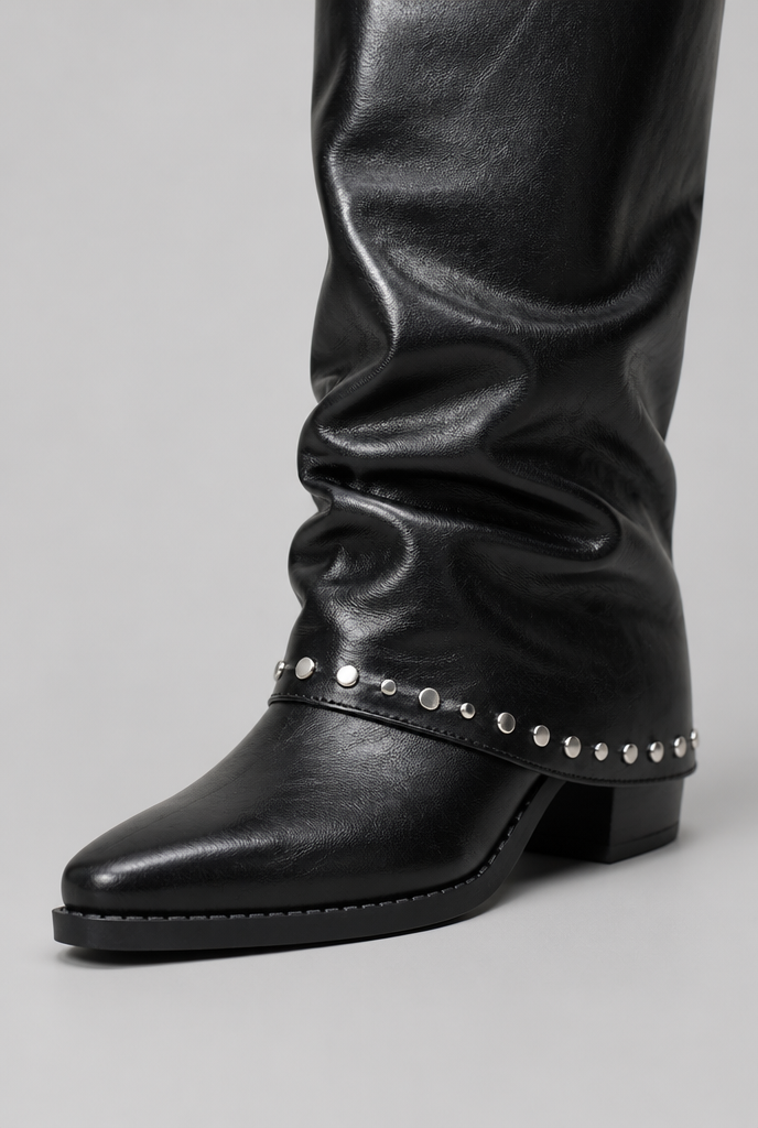 Botas Mujer Slouchy Efecto Piel Charol con Tachuelas Plateadas