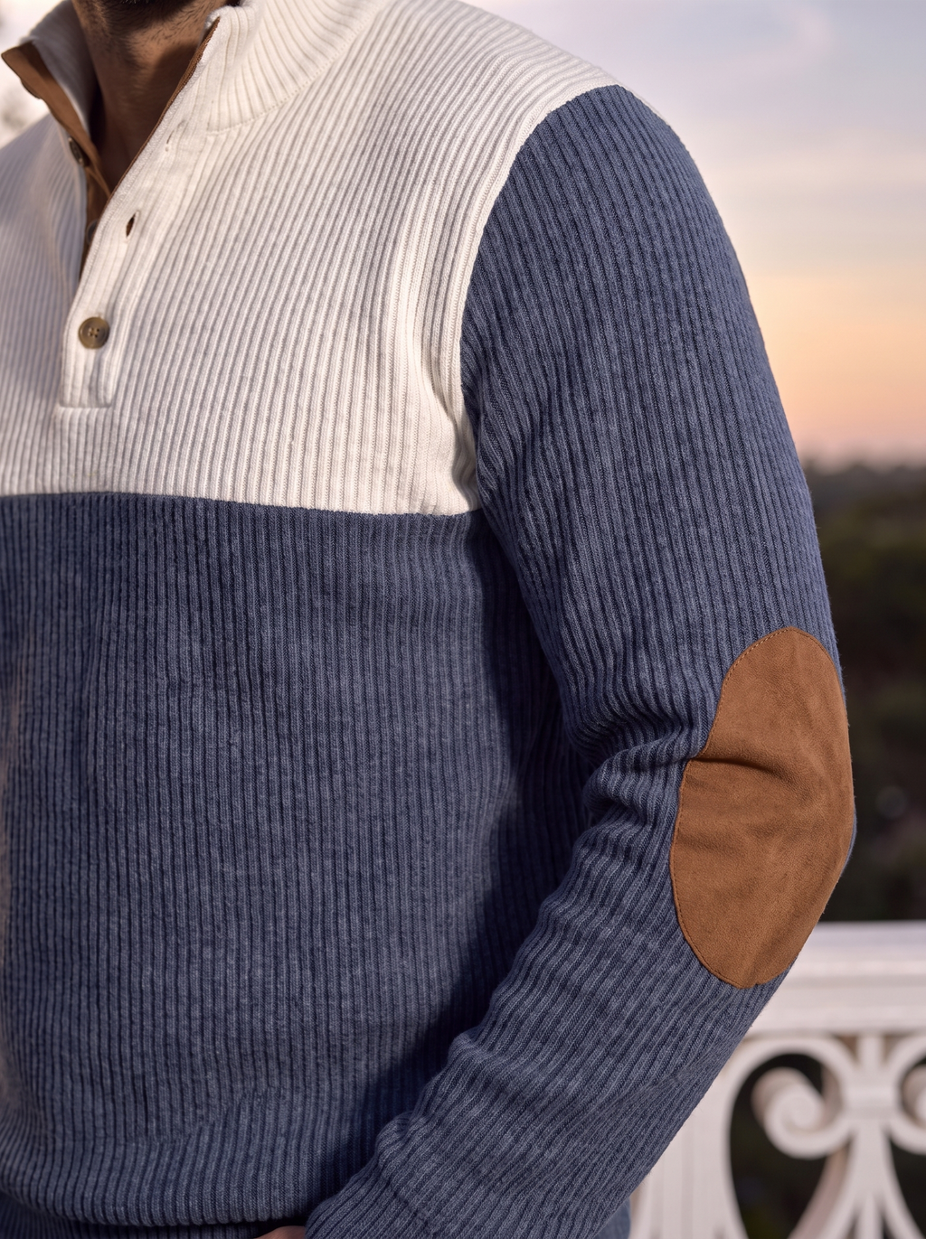 Suéter Retro de Pana con Cuello Alto - Cross & Crown