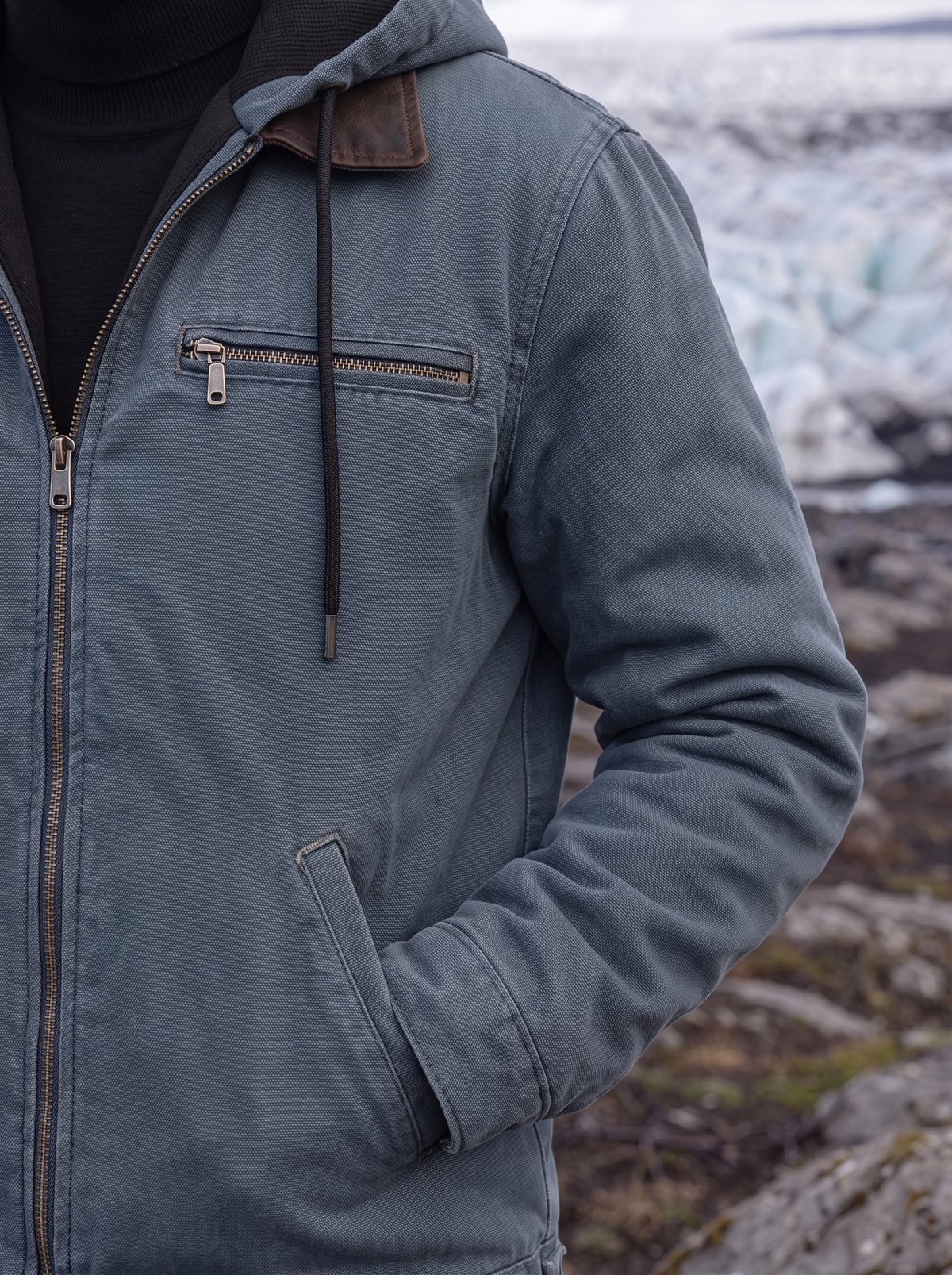 Chaqueta de Trabajo con Capucha Esencial - Cross & Crown