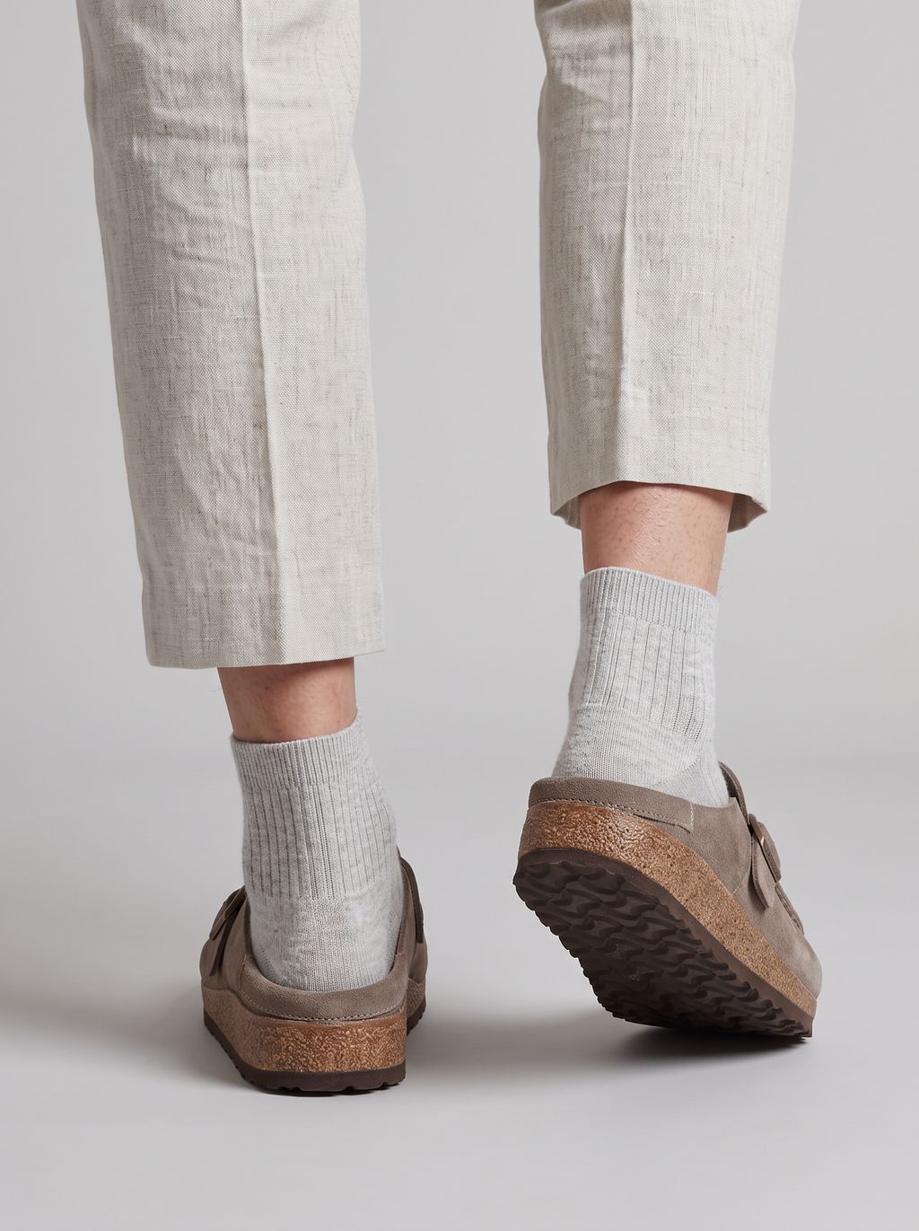 Zuecos Unisex Premium Efecto Ante – Plantilla de Corcho y Hebilla Ajustable