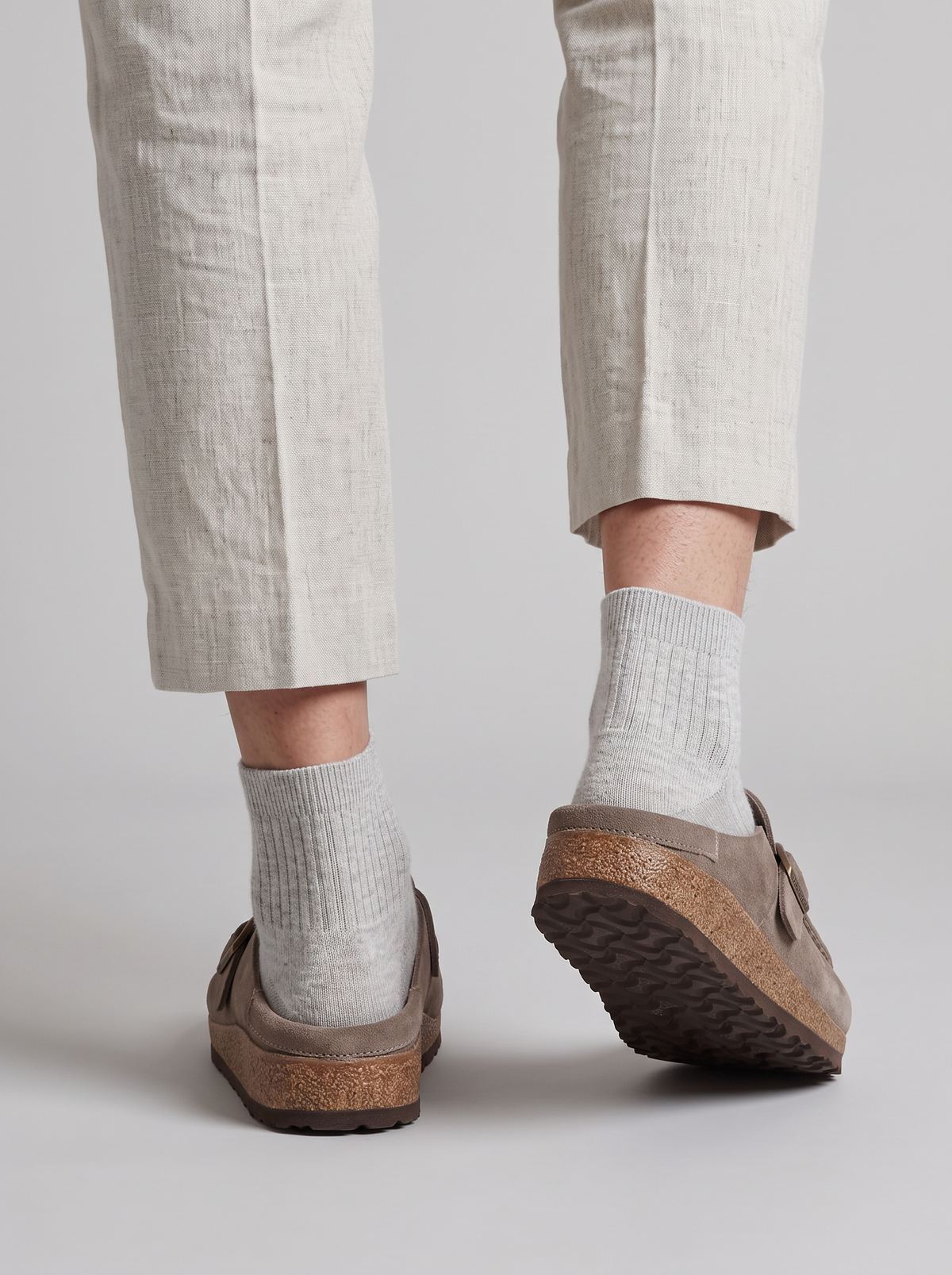 Zuecos Unisex Premium Efecto Ante – Plantilla de Corcho y Hebilla Ajustable