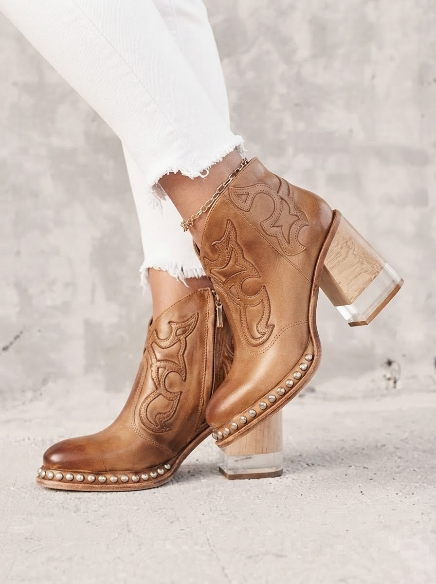 Botines de Piel para Mujer con Bordados y Tachuelas