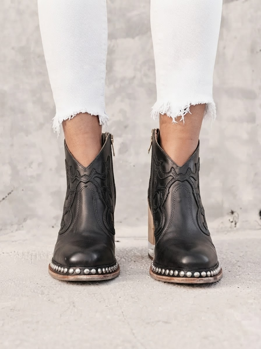 Botines de Piel para Mujer con Bordados y Tachuelas
