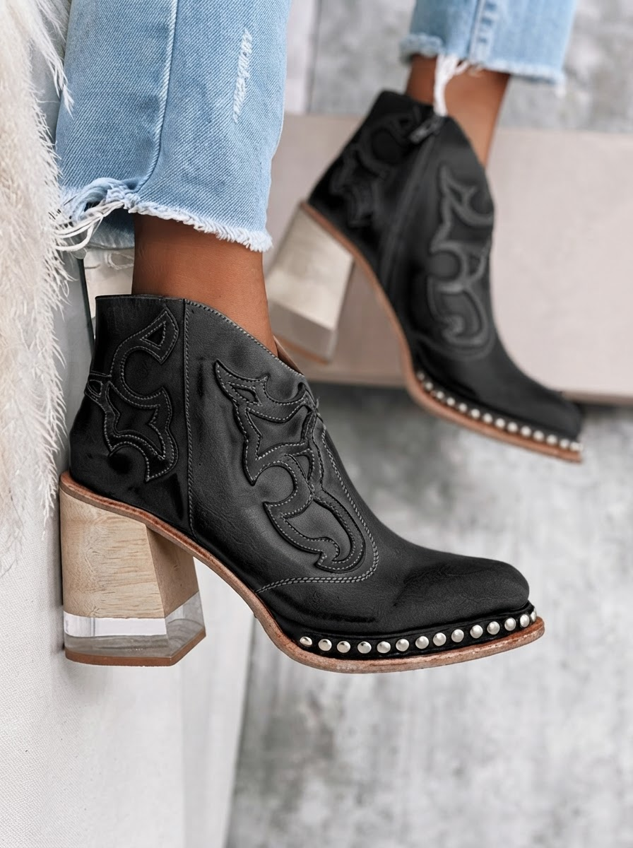 Botines de Piel para Mujer con Bordados y Tachuelas